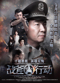 而朱莉和孩子们亲密度过闲暇时光，场面温馨快乐。