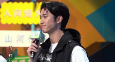 星播客郭敬明：我不是名牌奴隶 做导演压力很大 2013-06-08 备受瞩目的新片《小时代》已经开始了宣传攻势，近日，影片导演郭敬明携主演谢依霖来到电影频道录制节目，并接受了[电影网]的专访。