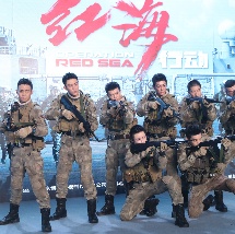 “艾米莉”奥黛丽·塔图造型优雅气质独特。